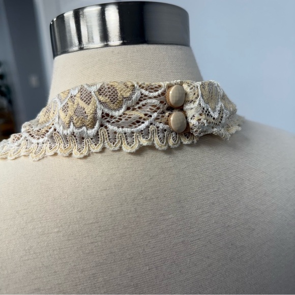 Y2K Cache Lace Halter Top L  Ivory & Nude Lingerie Inspired Scalloped Festival - Picture 6 of 9